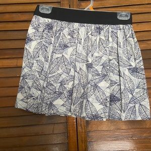 Beautiful leaves print skirt